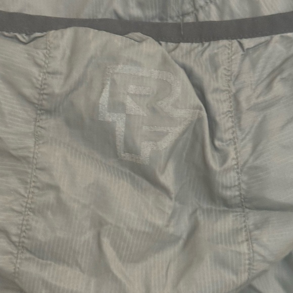 Race Face M EUC nylon lightweight biking Jacket with Hood and Quarter-Zip Design - Picture 4 of 16